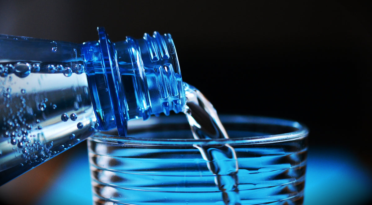 Wasserflaschen als Symbol für Flaschenwasser